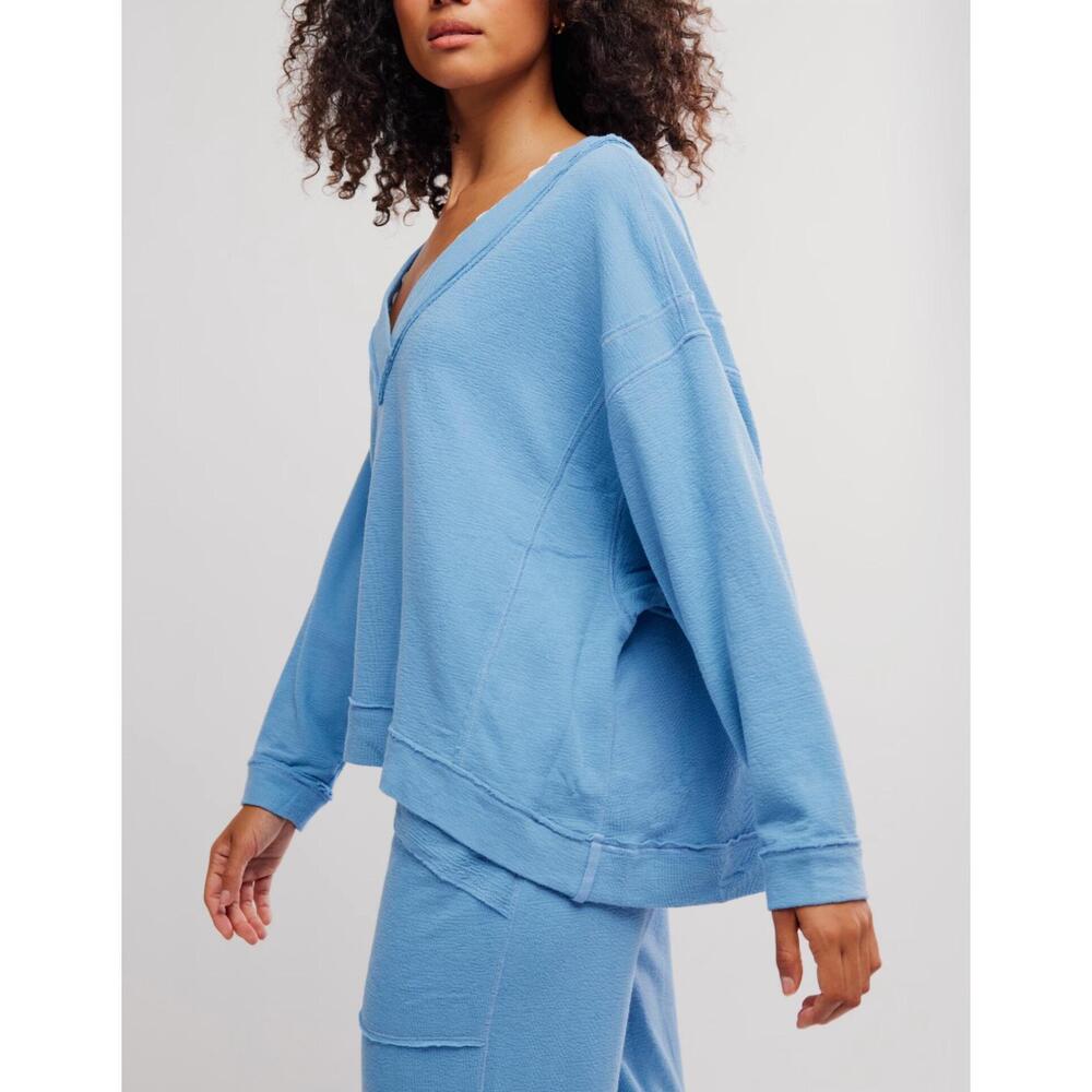 NEW FREE PEOPLE staycation pullover in blue - Picture 3 of 6